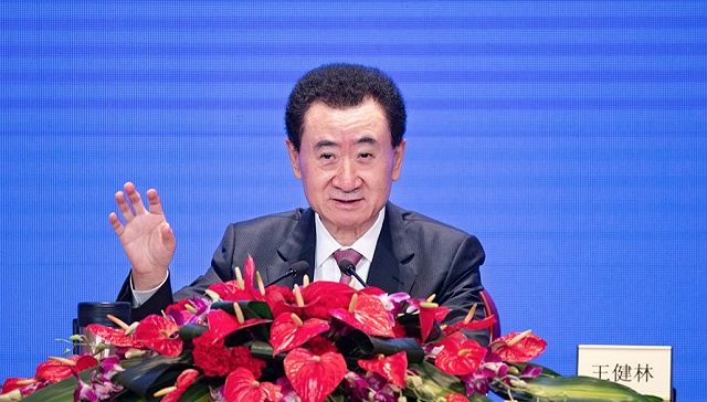 英国一只长颈鹿高达5.8米 或为世界最高长颈鹿(图)|火狐电竞平台(图2) 火狐电竞